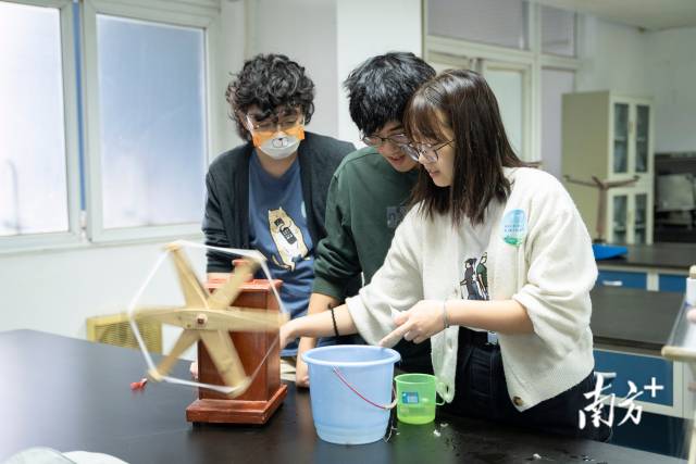 “广州地区高校港澳台学生农耕文化体验营”在华南农业大学举办。