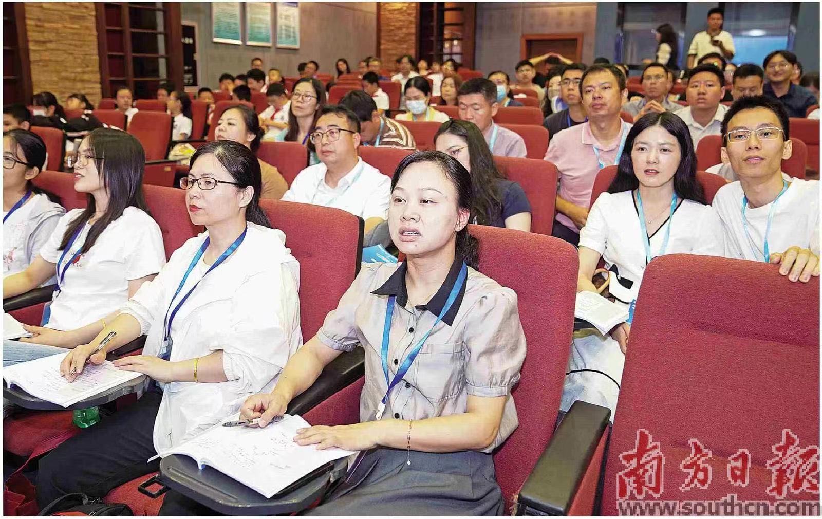 广东切实加强教师队伍建设管理改革,取得显著成效。图为2024年“全国科学教育暑期学校”中小学教师培训(广州会场)在华南师范大学开班。南方日报记者 钟志辉 摄
