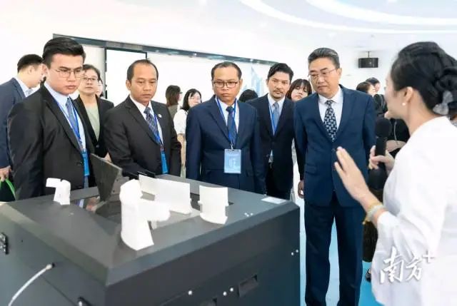 东盟国家驻华外交官一行参观广东水利电力职业技术学院实训基地。 图片